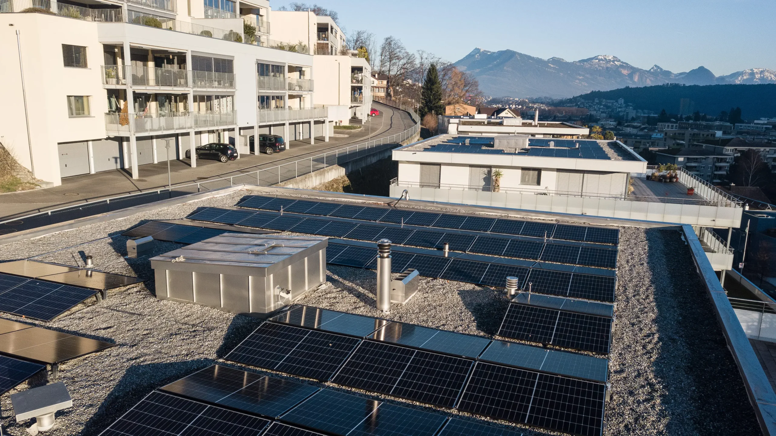 Photovoltaik-stsetech-luzern-pvanlage-berge-solaranalgen-kies-wohnungen-balkon